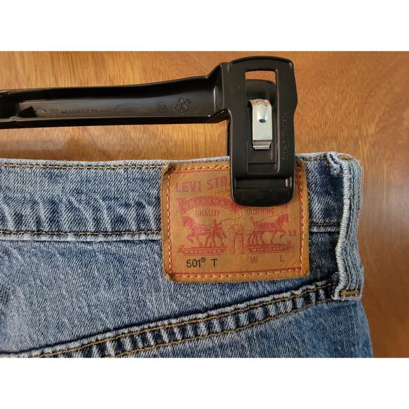 Levi's Women's 501 T Med Wash Mid Rise Button Fly Jeans - W28/L28 - Picture 4 of 5